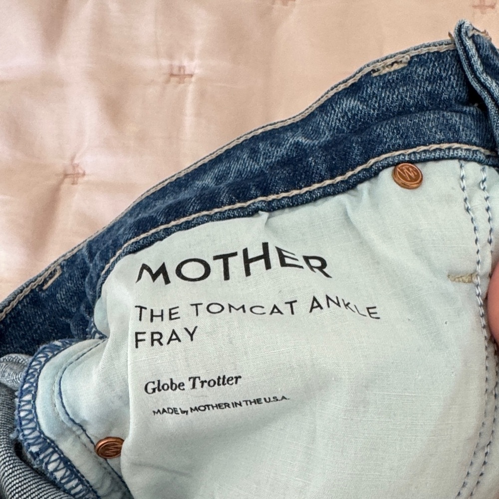 MOTHER The Tomcat Ankle Fray Jeans - globe trotter wash  Medium Blue Denim